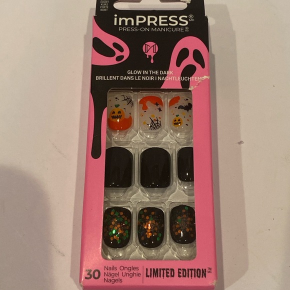 2-Piece Bundle of Halloween-Themed Accessories - Eyelashes & Press-on Nails NWT - Picture 4 of 10